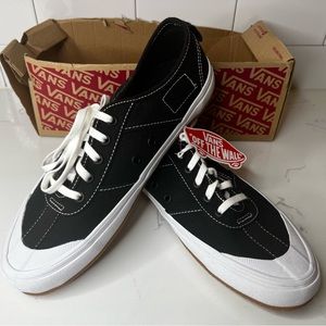 NWT Mens Vans Evader Black/True White Shoes